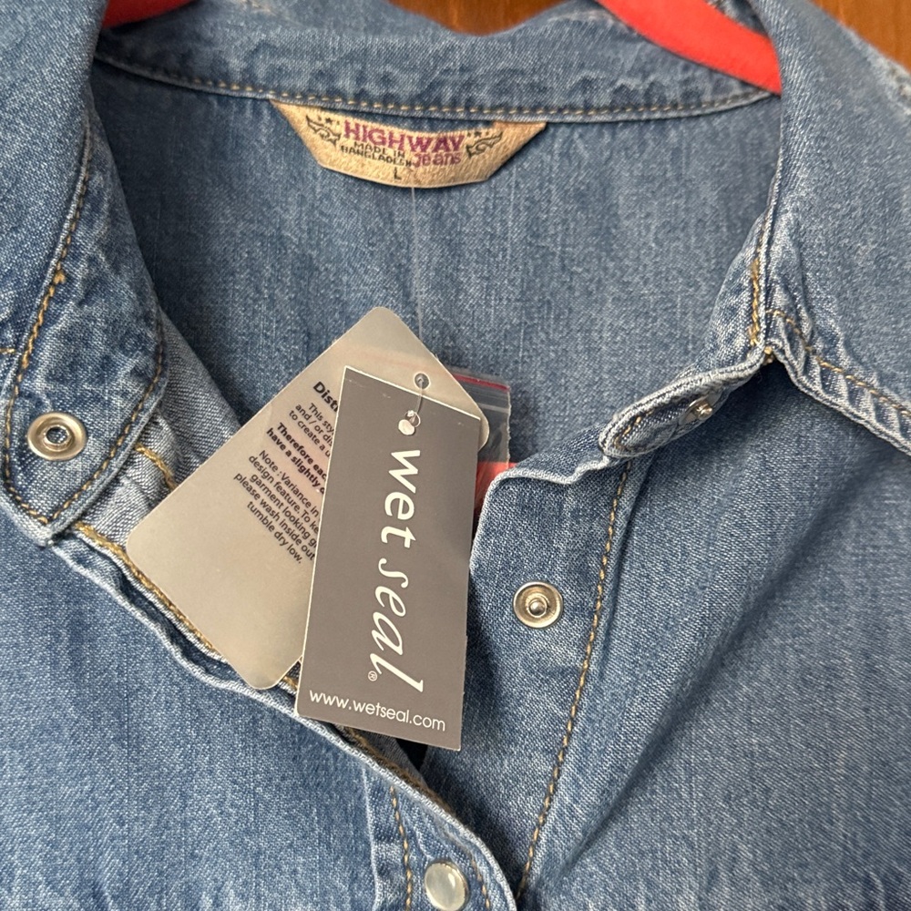 Highway Wet Seal Classic Blue Denim Snap Up Shirt NWT Sz Lg  Pearlized Snaps - Picture 4 of 8